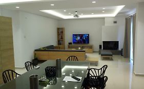 Heraklion Airport Family Lux Apartment
